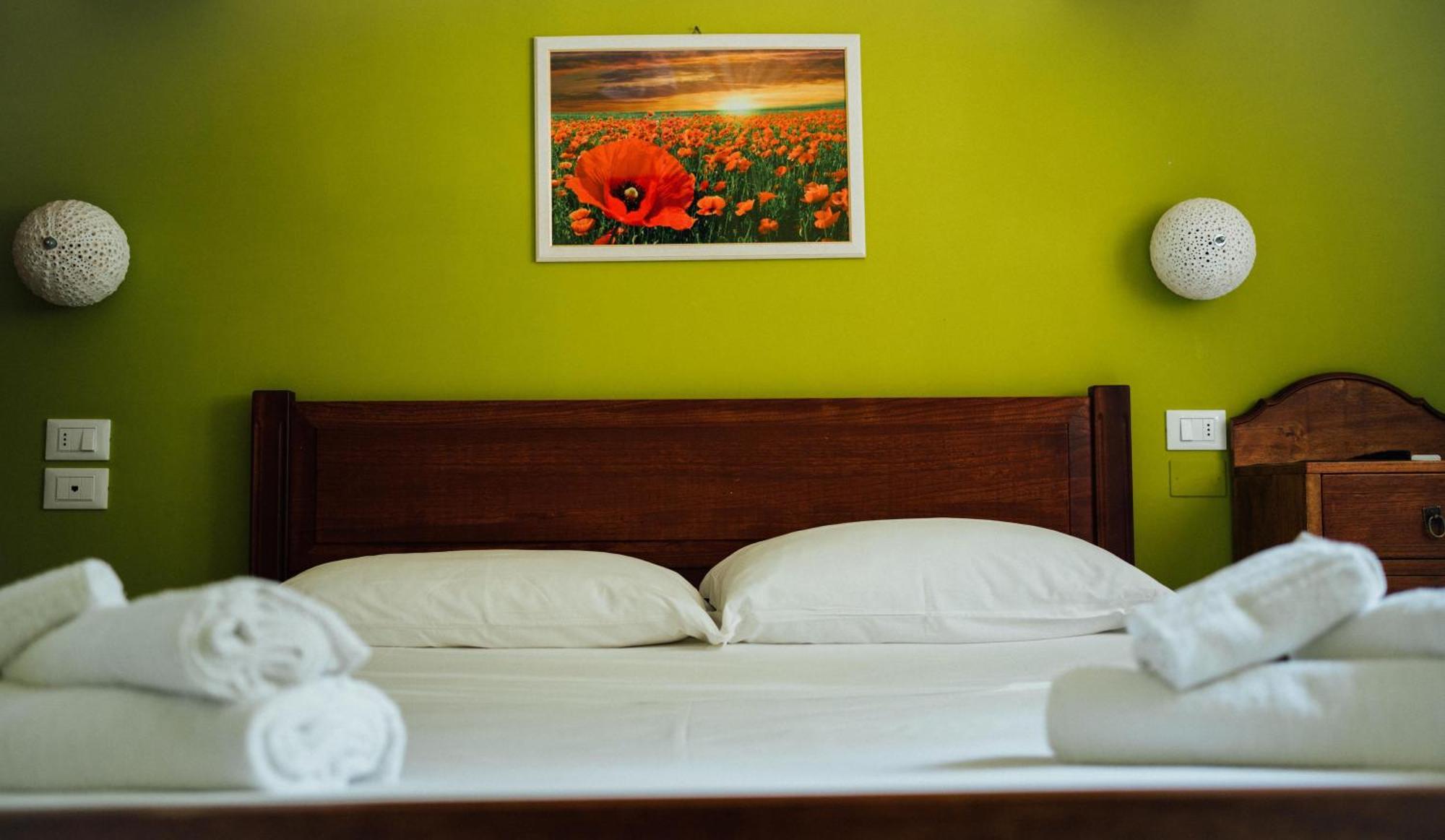 Casa Mita Bed & Breakfast Pulsano Exterior photo